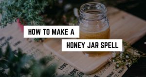 Wie man einen Honigglaszauber macht »Reichliche Erde