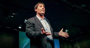 Tony Robbins erklärt, warum wir das tun, was wir tun